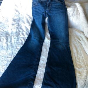 KanCan dark wash flared leg jeans in size 5/26, like NEW